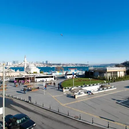 Charming Bosphorus View Апартаменты *